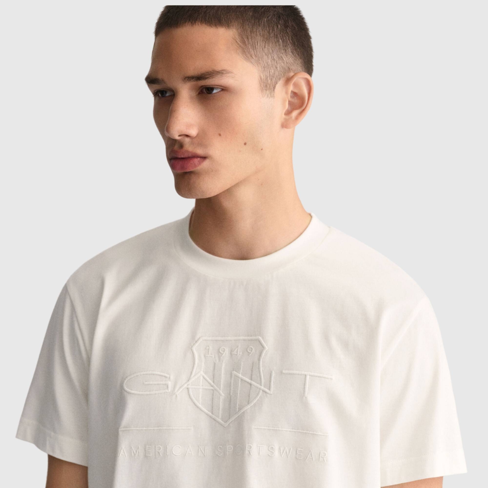 GANT REG TONAL SHIELD SS T-SHIRT