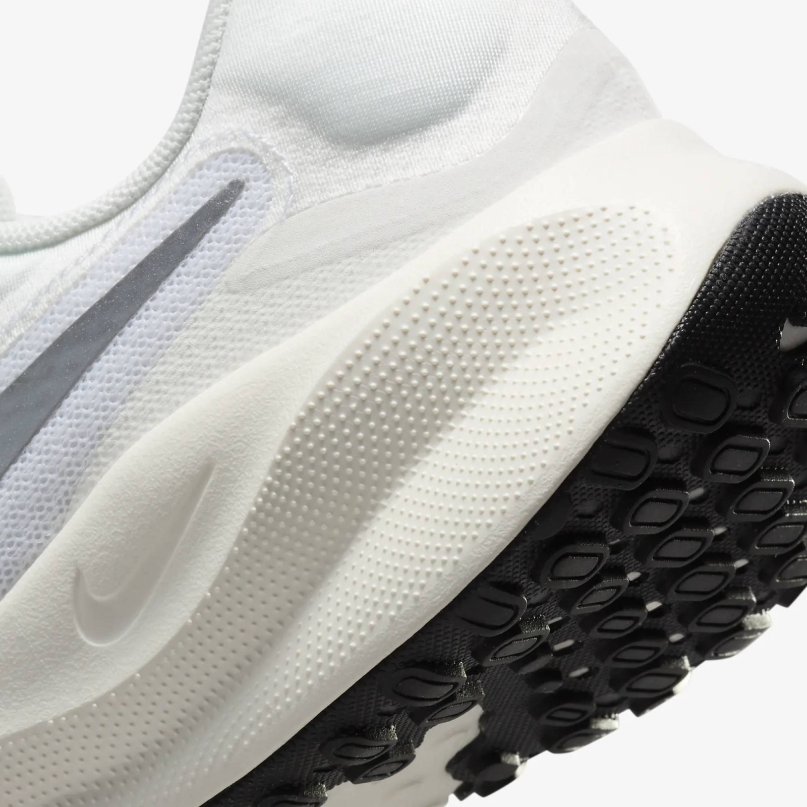 NIKE REVOLUTION 7 `WHITE METALLIC SILVER`