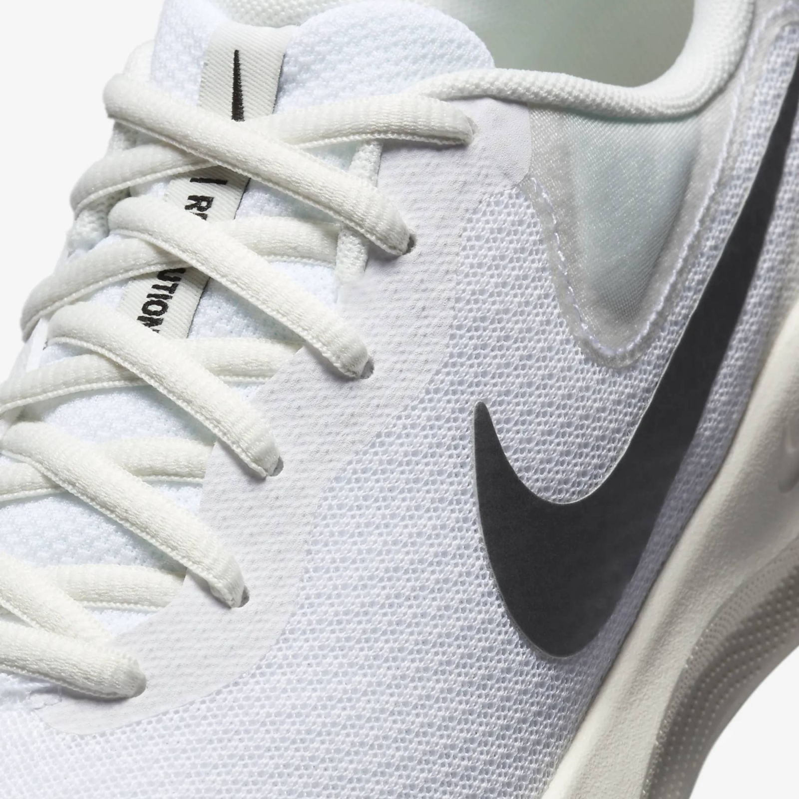 NIKE REVOLUTION 7 `WHITE METALLIC SILVER`