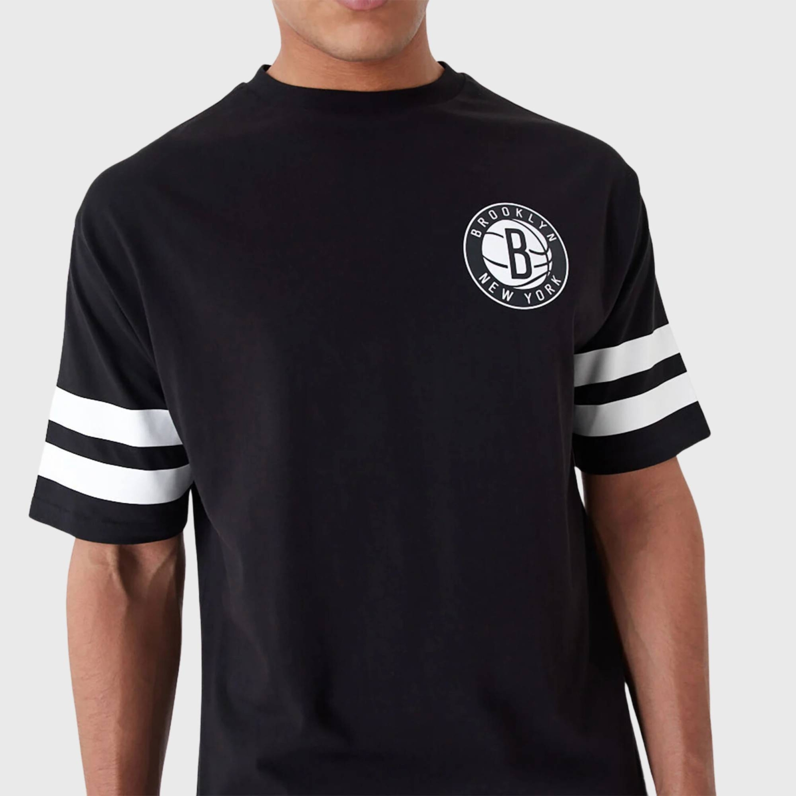 NEW ERA BROOKLYN NETS NBA ARCH GRAPHIC TEE