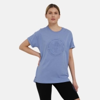 DKNY EMBOSSED MEDALLION RELAXED FIT TEE