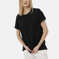 DKNY EMBOSSED MEDALLION RELAXED FIT TEE