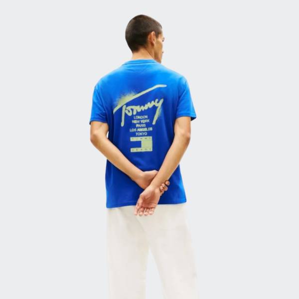 TOMMY JEANS CITY SIGN TEE