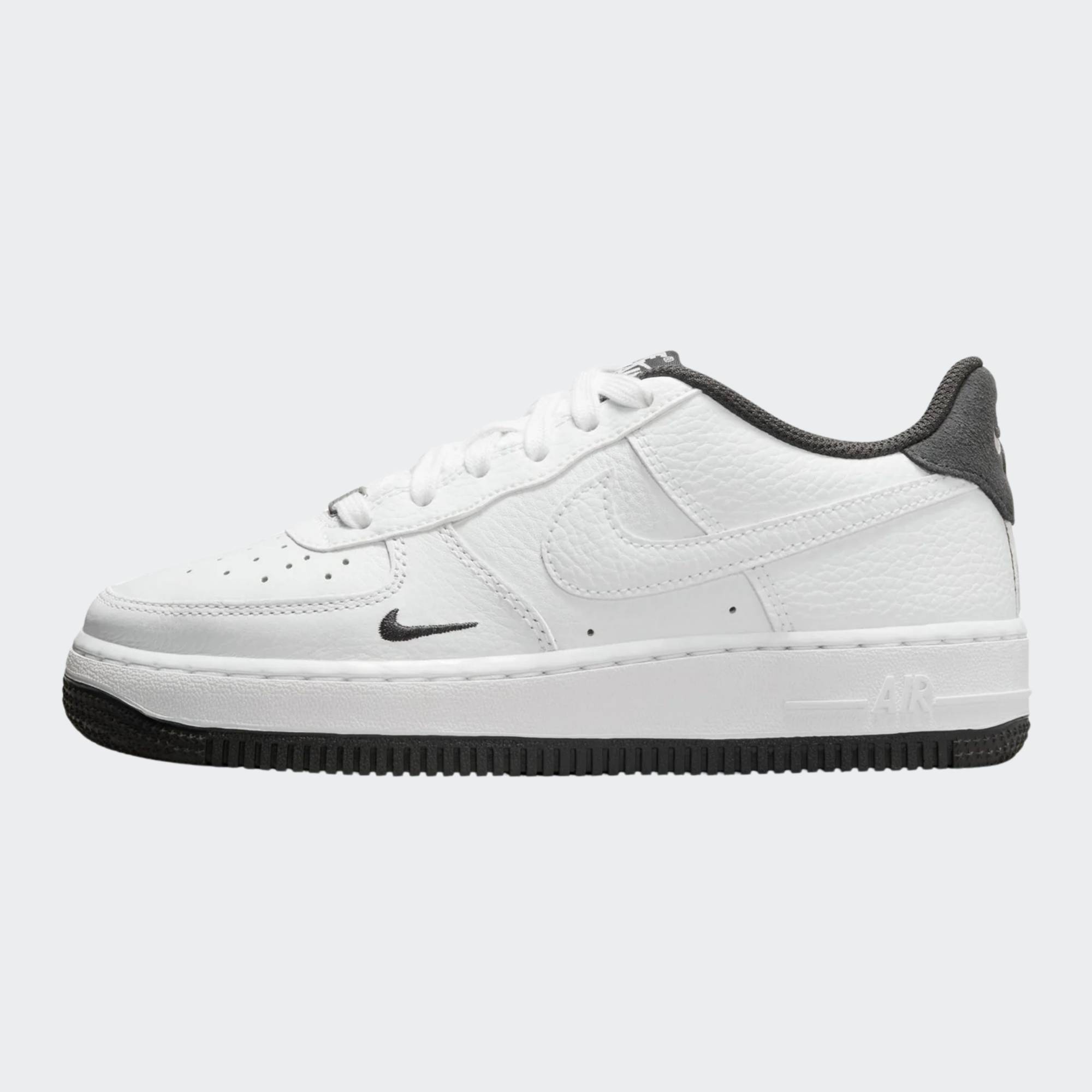NIKE AIR FORCE 1 LV8
