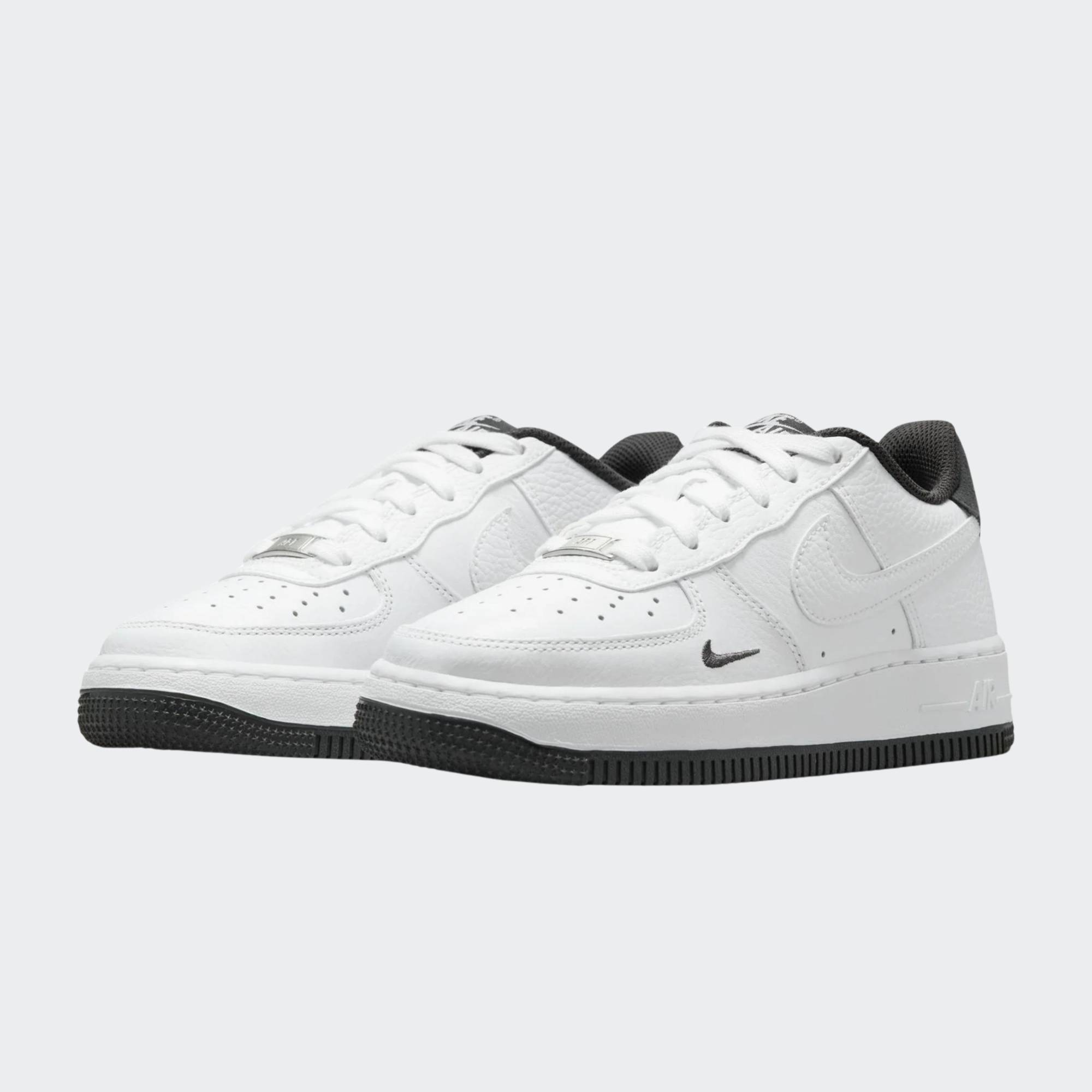 NIKE AIR FORCE 1 LV8