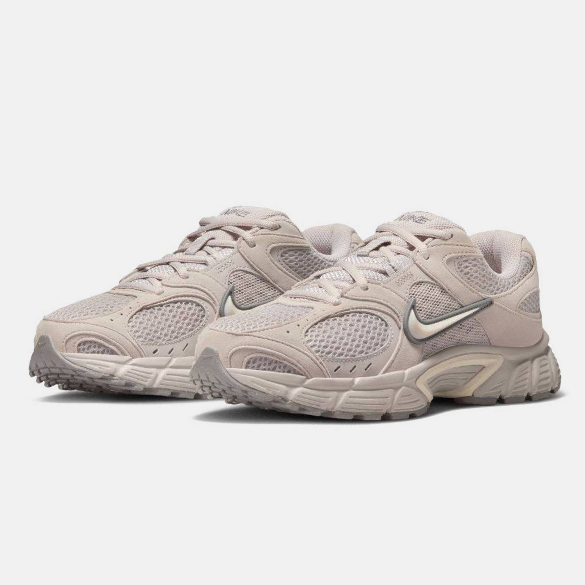 NIKE WOMENS V5 RNR SUEDE